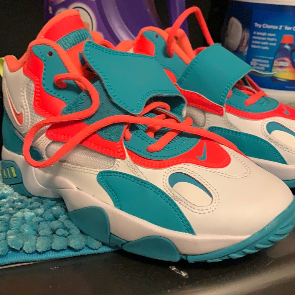 Nike Deons